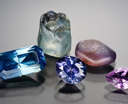 產自哥倫比亞的藍寶石Sapphires from Colombia