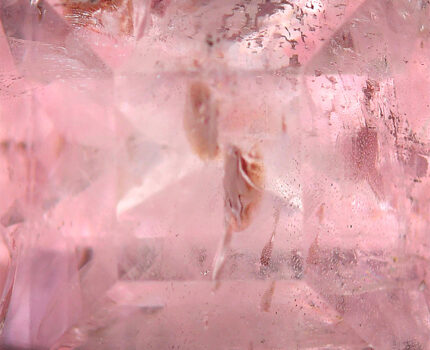 粉紅色矽鋯鈉鋰石 Pink Zektzerite