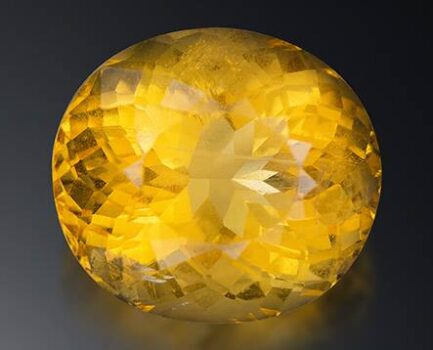 一顆非凡的16.71克拉透明橘黃色方鈉石 A Remarkable 16.71ct Transparent Orange-Yellow Sodalite