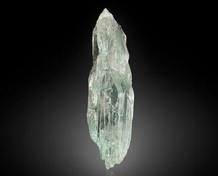 本季最晶奇：來自美國愛達荷州的翠綠鋰輝石 Quarterly Crystal: Hiddenite from Idaho